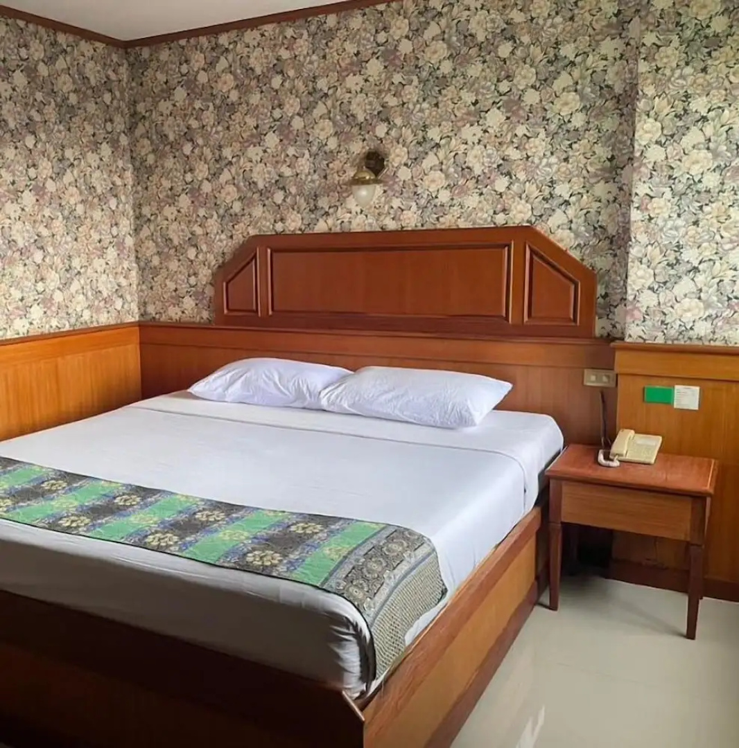Sakol Grand Palace Hotel