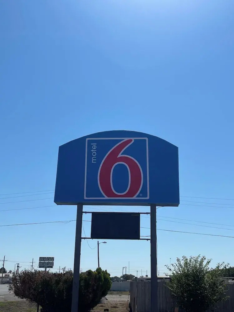 Motel 6 Artesia, NM