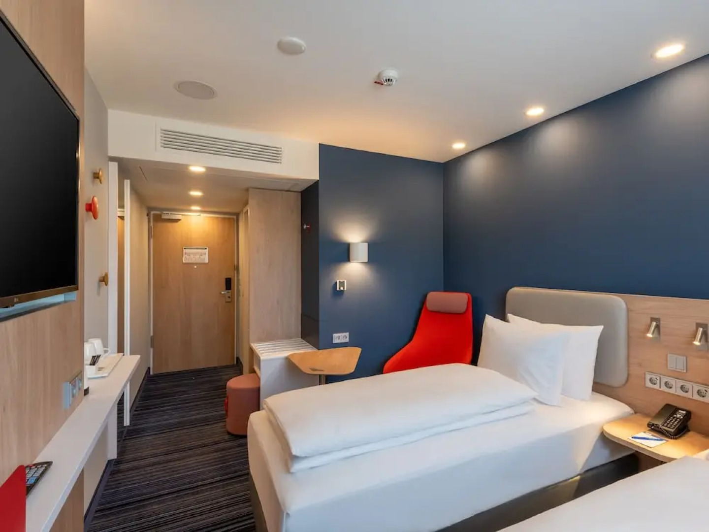 Holiday Inn Express Hamburg South A7 AS42 by IHG