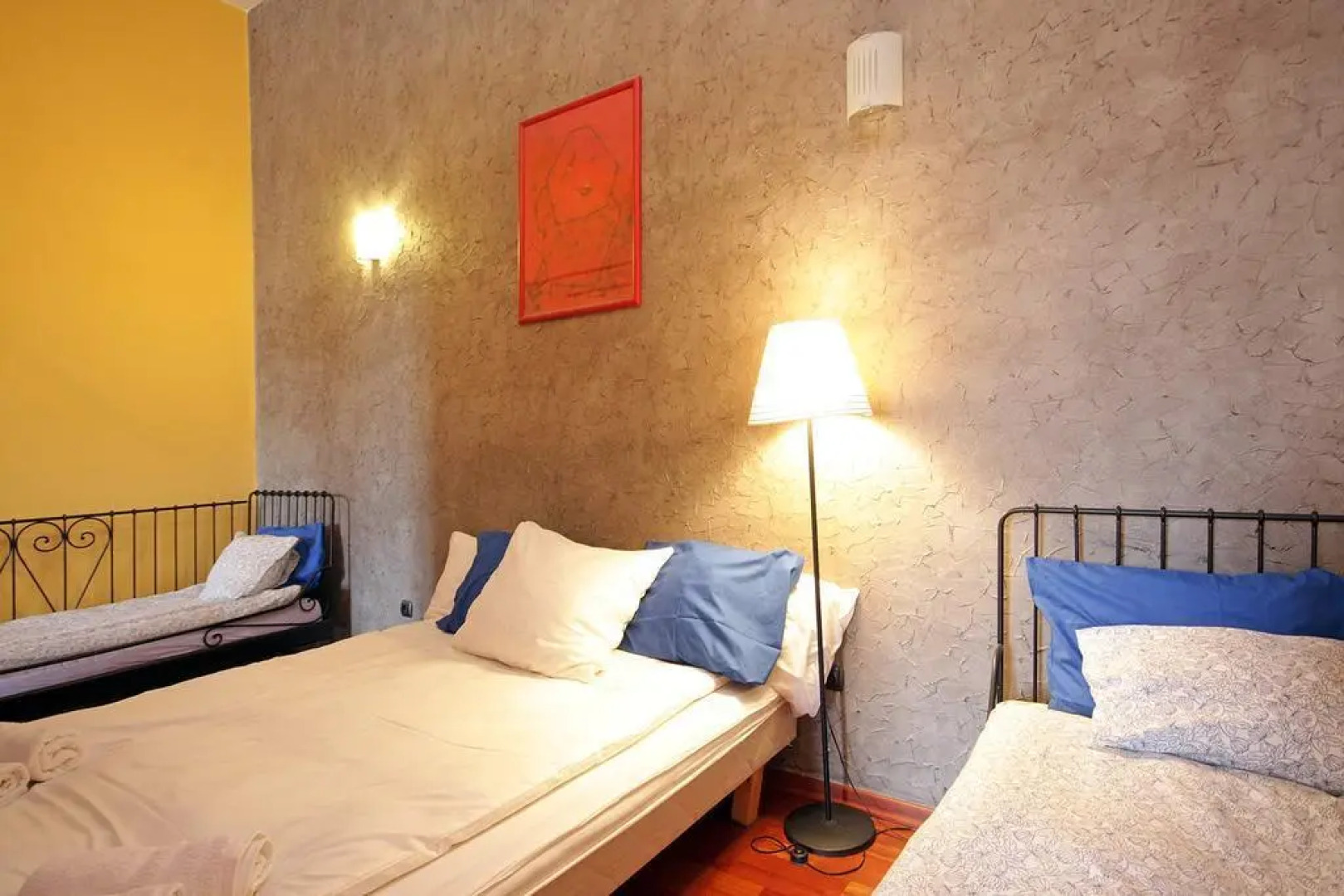 24W Apartments Rynek