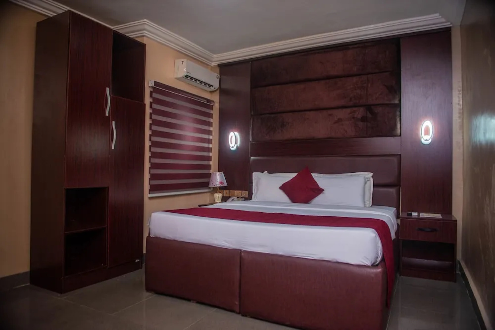 Delano Hotel And Suites