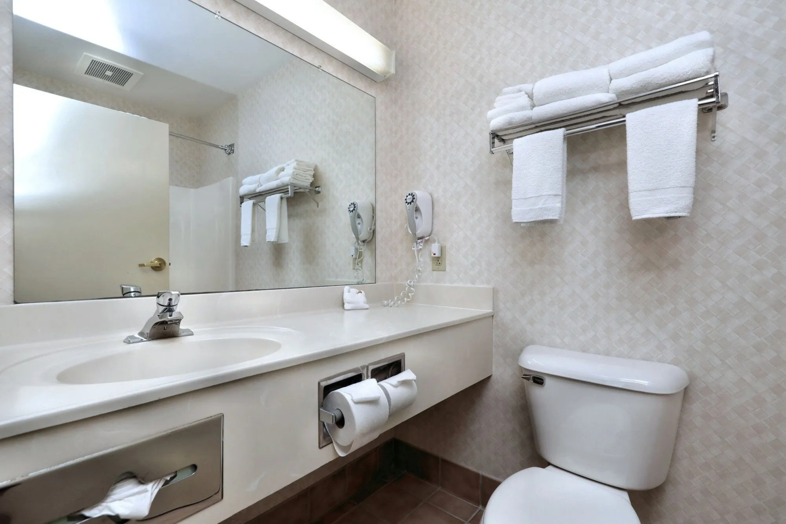 Lancaster Inn and Suites