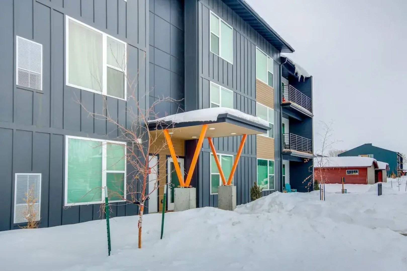 Livingston Condo w/ Balcony - 2 Mi to Downtown!