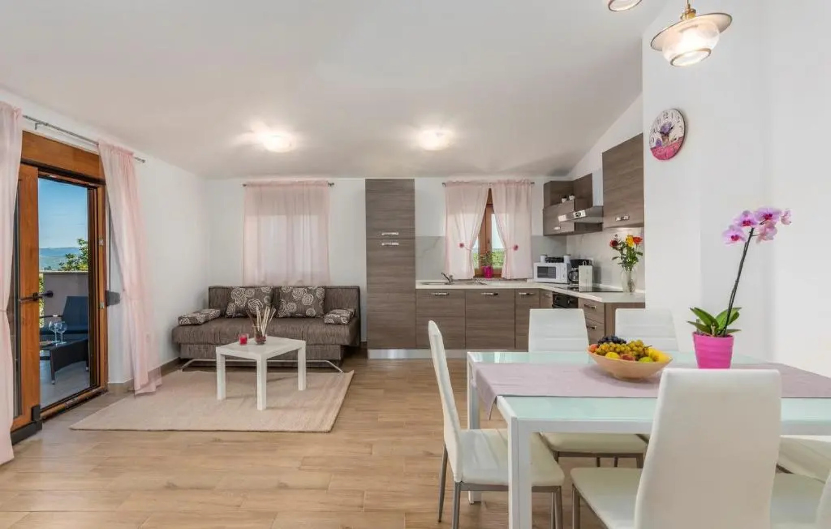 Terre Bianche with Private Pool and Whirlpool