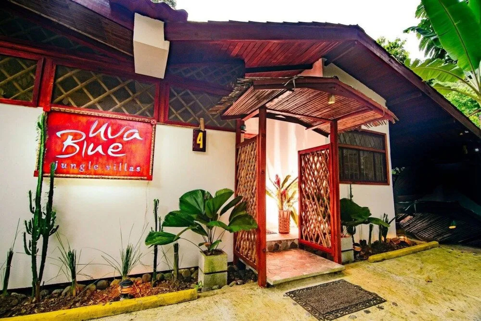 Villa 4 - Amazing 2 Bed Villa - Private Garden