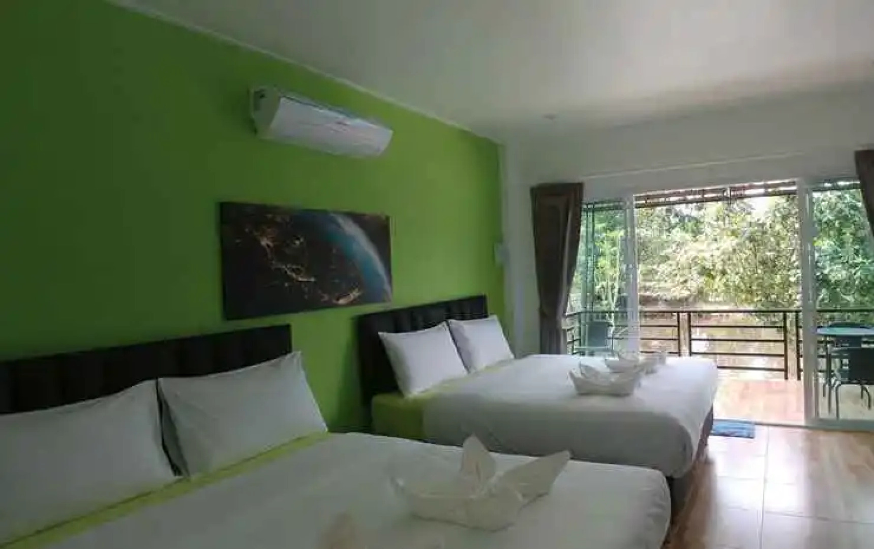 Thipburee Riverside Hotel