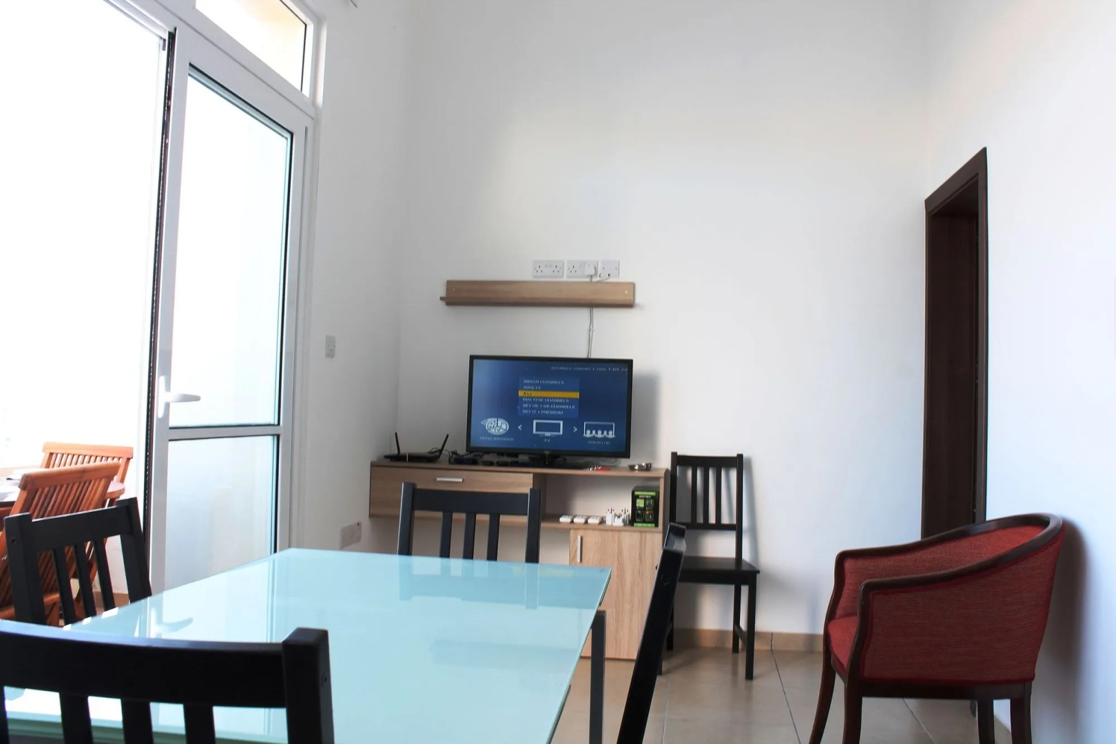 Blue Harbour 4 Seafront apartment by Getaways Malta