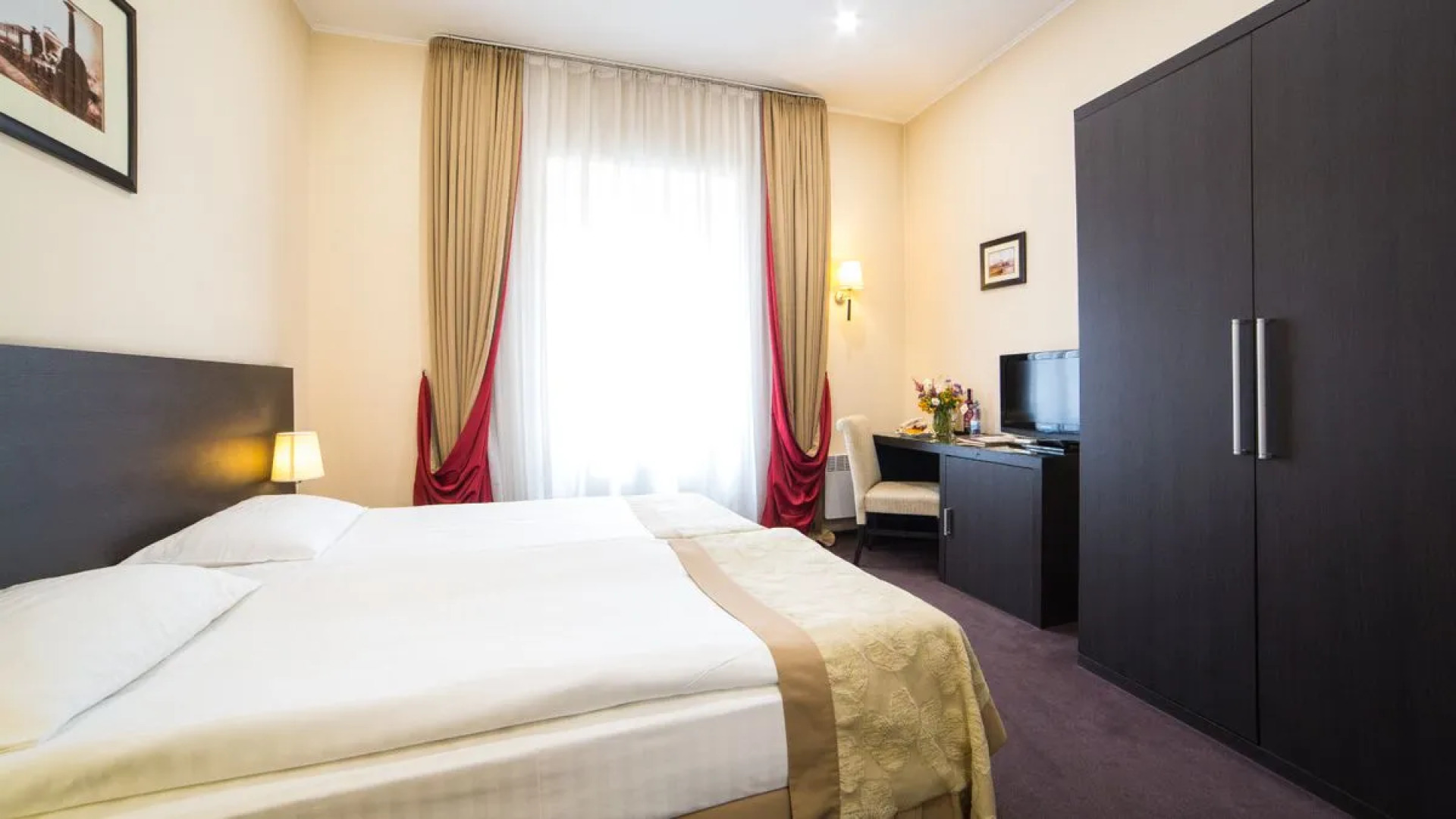 Optima Дворжец Львов