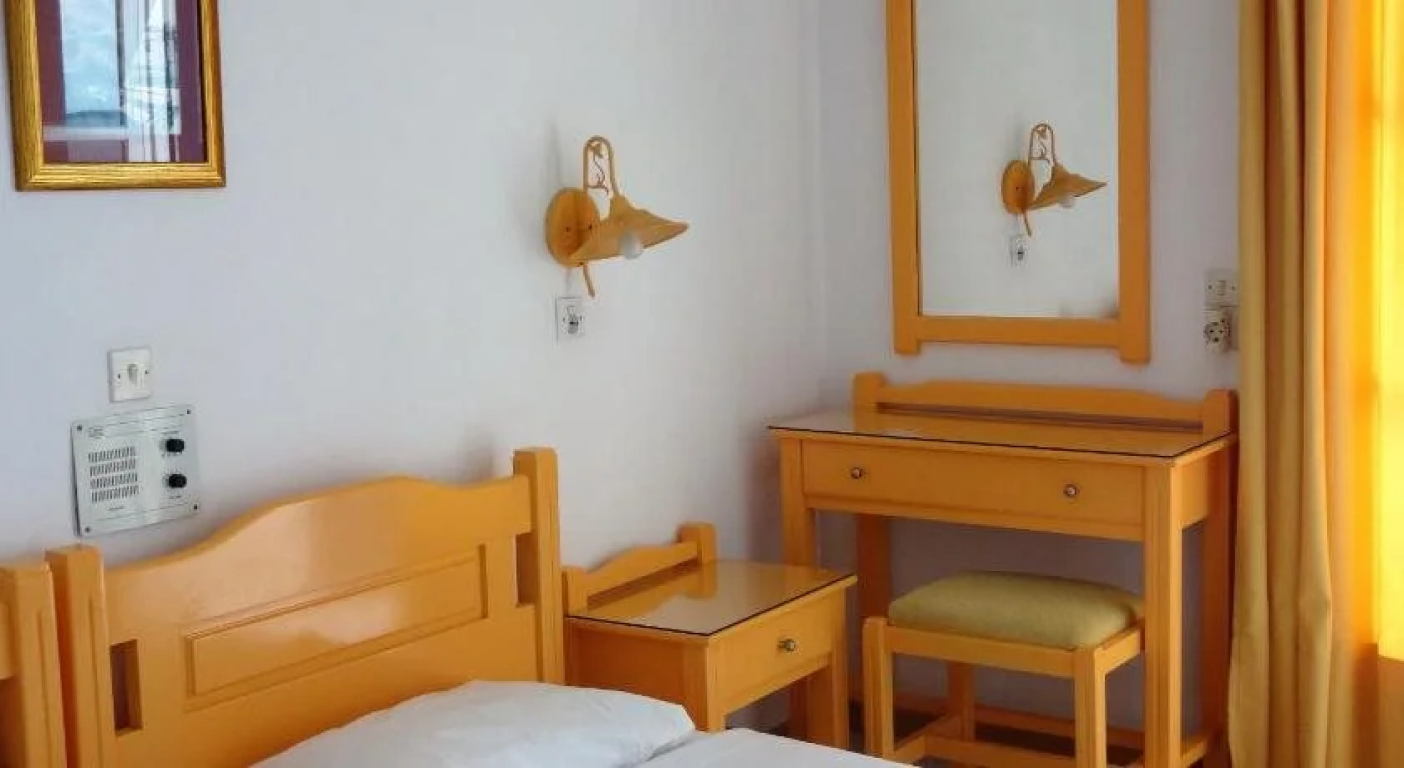 Remezzo Hotel & Studios