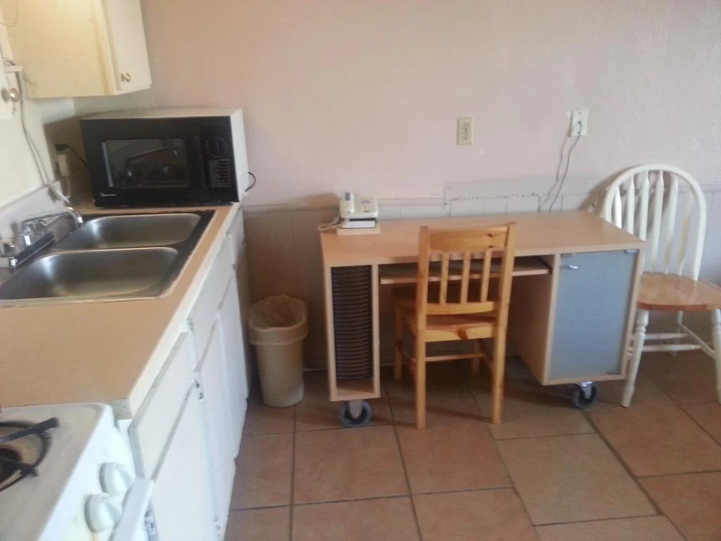 Executive Inn  Suites