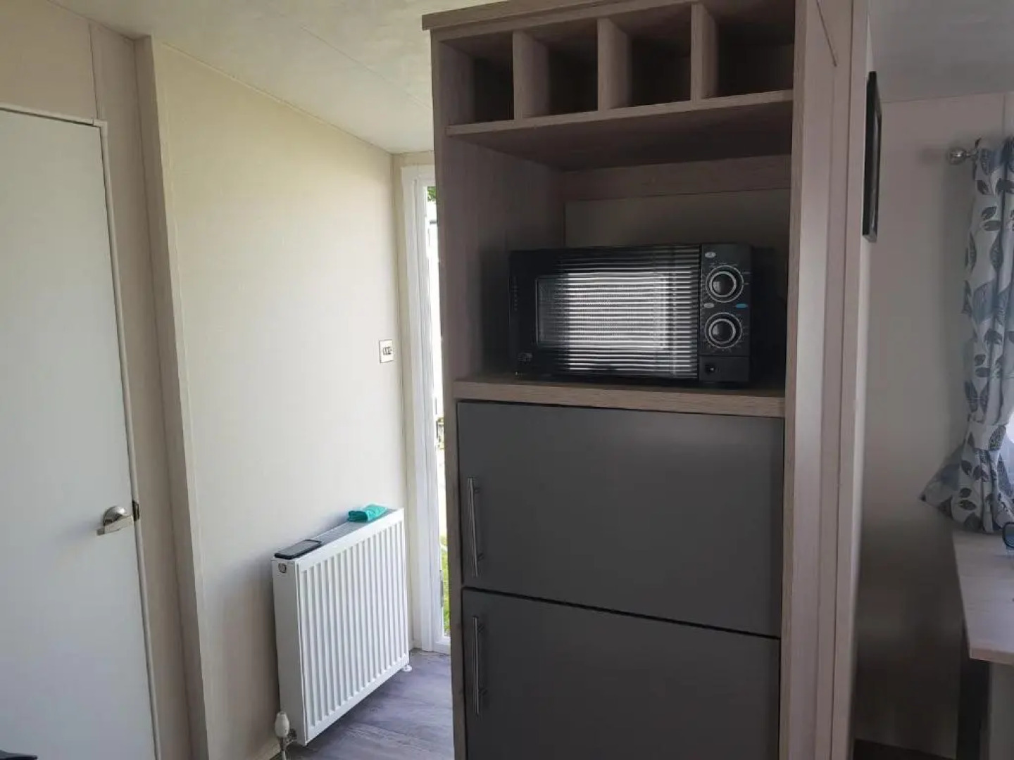 Lodge - Sleeps 8 - Parking, Wifi,