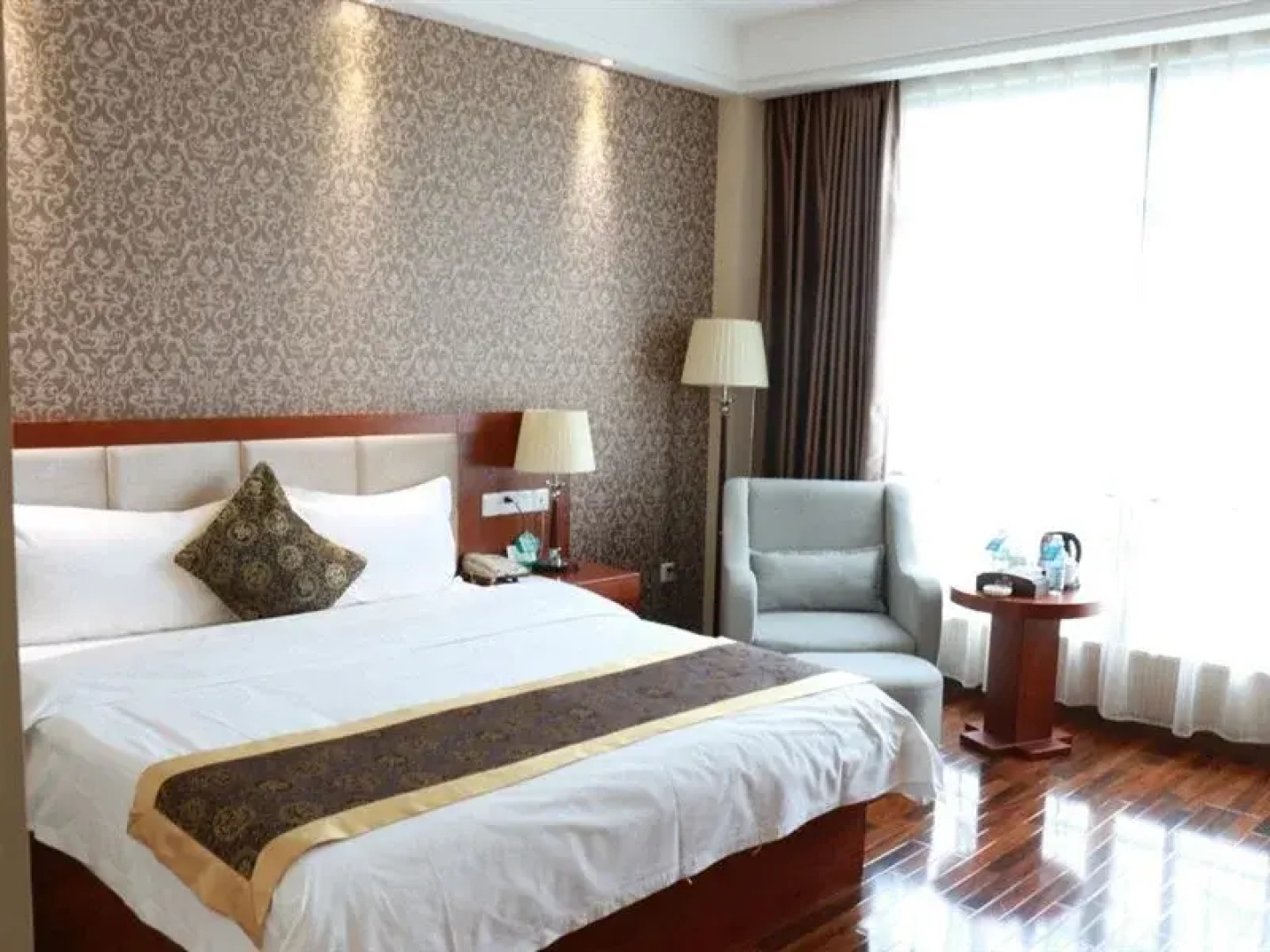 Qingtian Boutique Hotel (Zhaotong Fengxia Road)