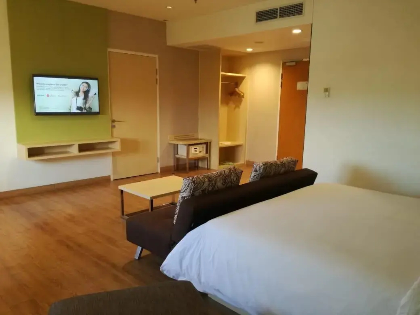 Zest Jemursari by Swiss-Belhotel International