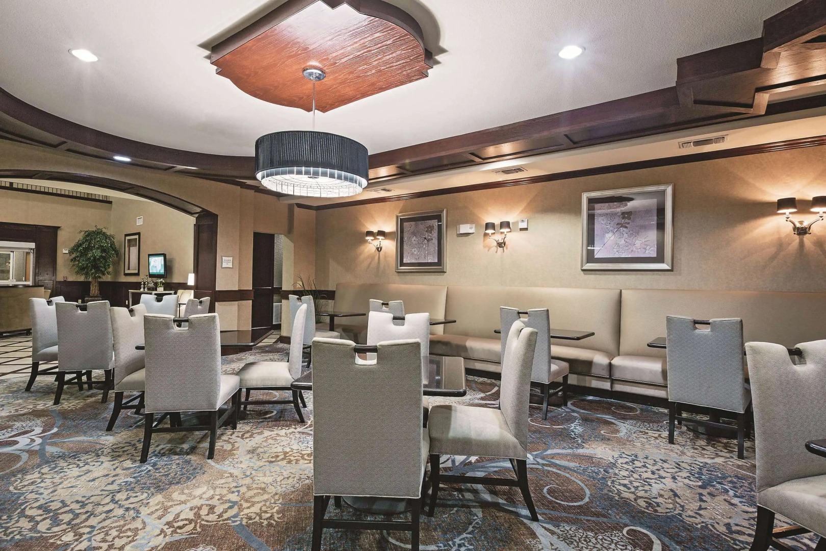 La Quinta Inn & Suites by Wyndham DFW Airport West - Euless