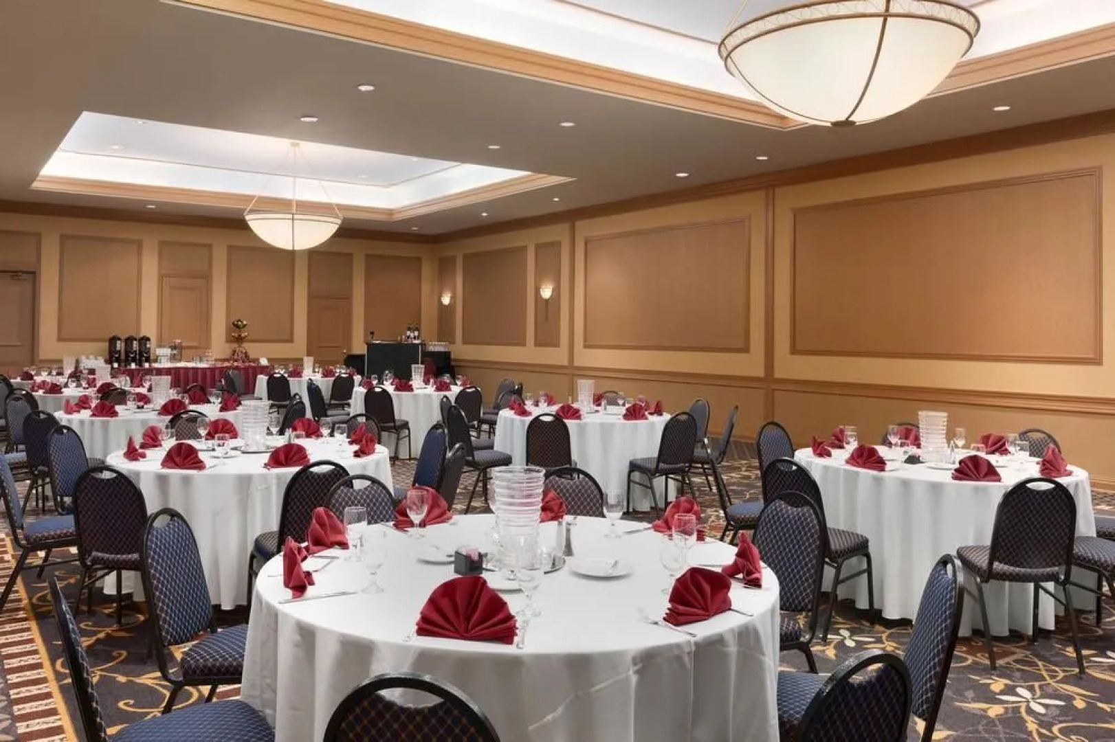 Embassy Suites by Hilton Pittsburgh International Airport