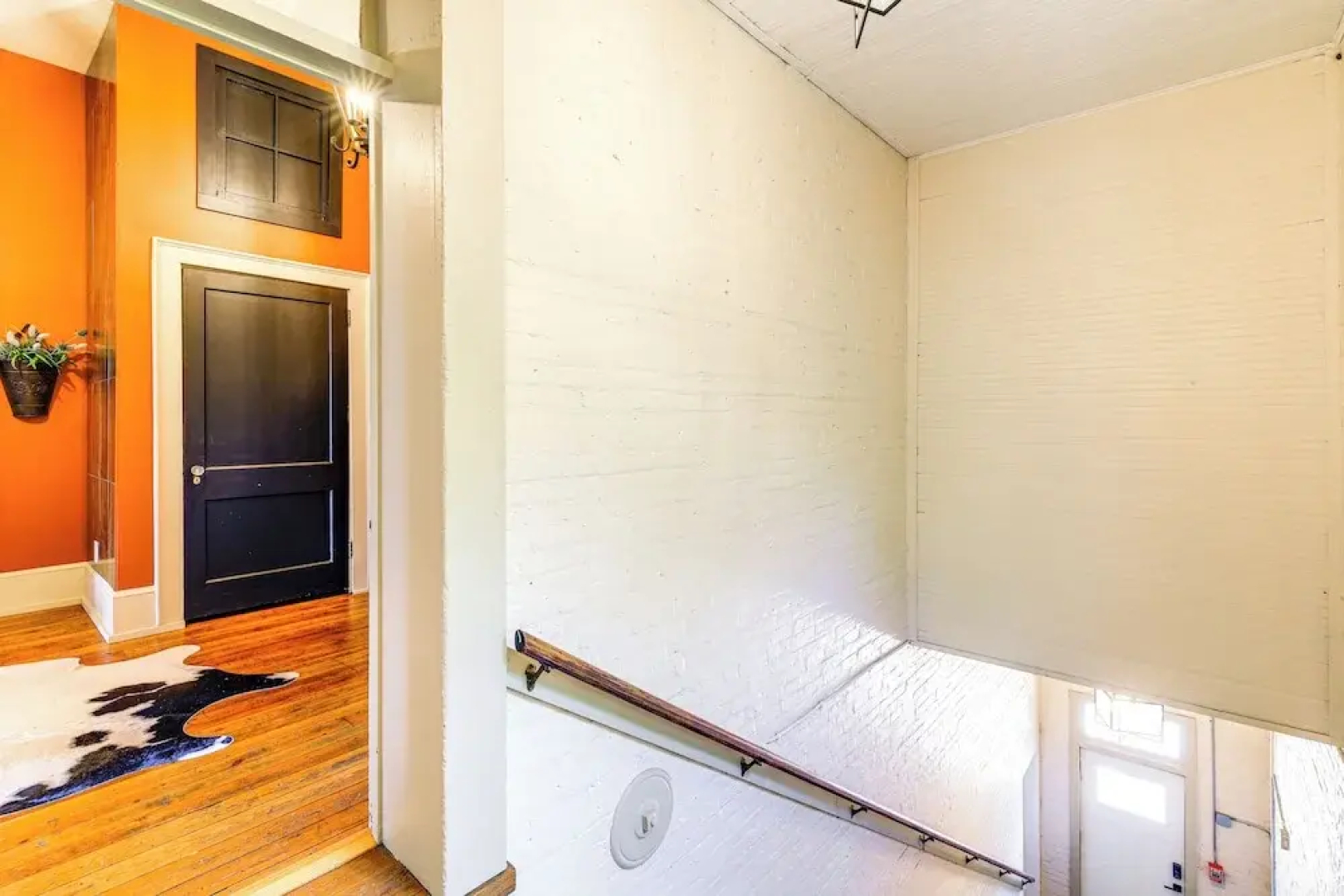 Walkable Wytheville Loft on Main Street!