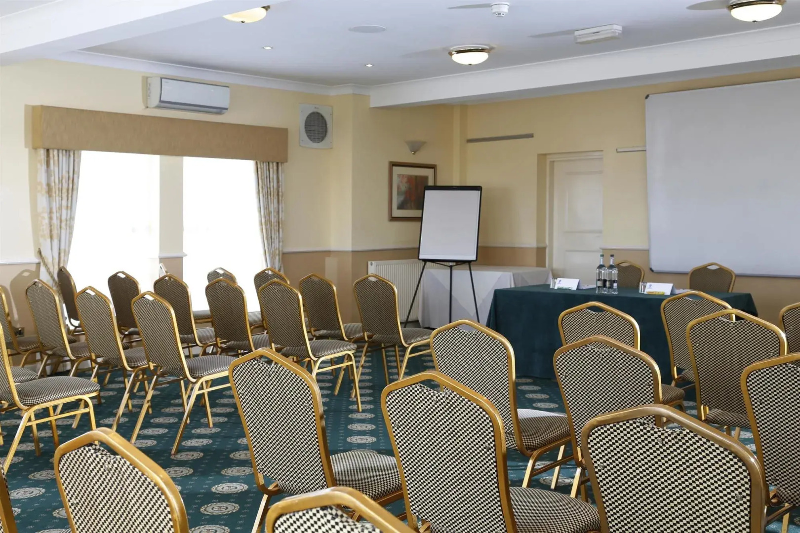 Crowne Plaza East Midlands Airport by IHG