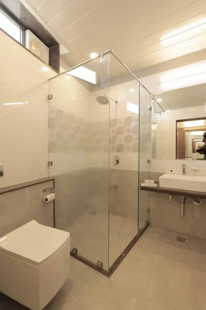 Pride Biznotel Gir Sasan