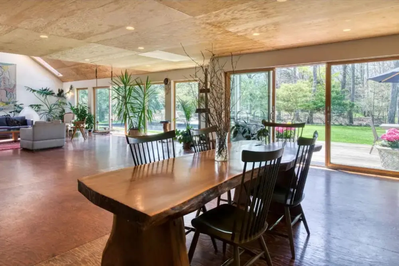 Spacious 5-br 4-bath Pool in East Hamptons