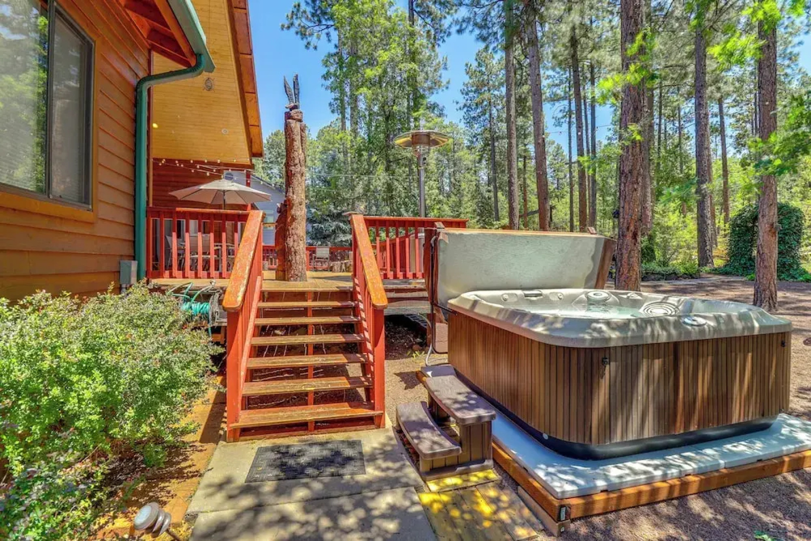 Hot Tub & Game Room: All-season Pinetop Cabin