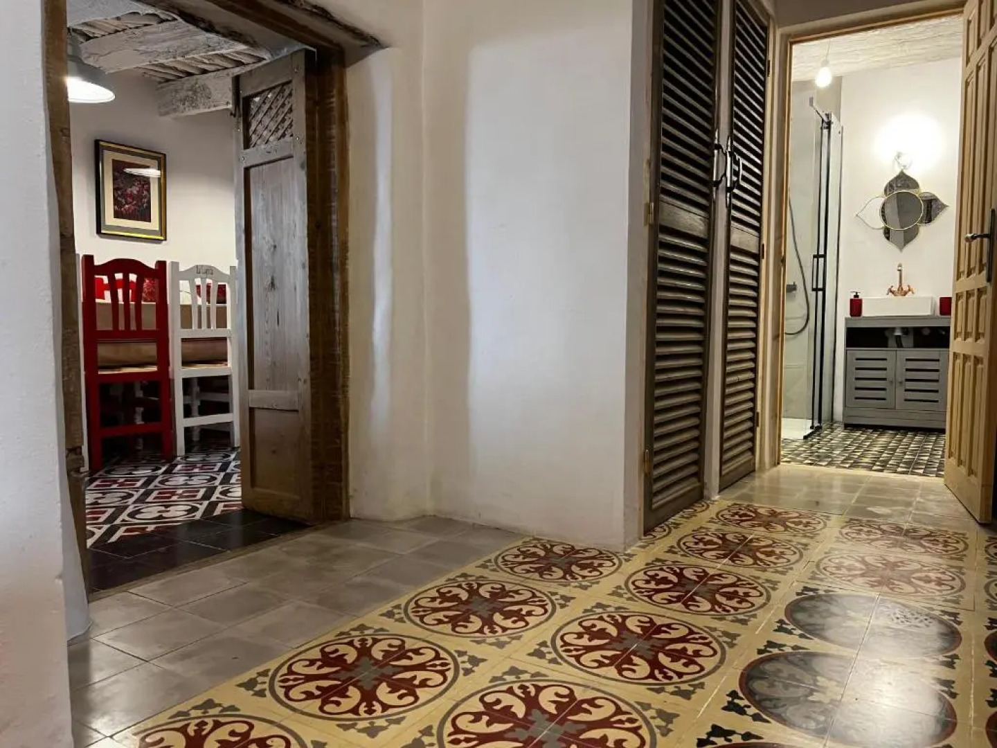 Spectacular view, authentic house, exquisite area.