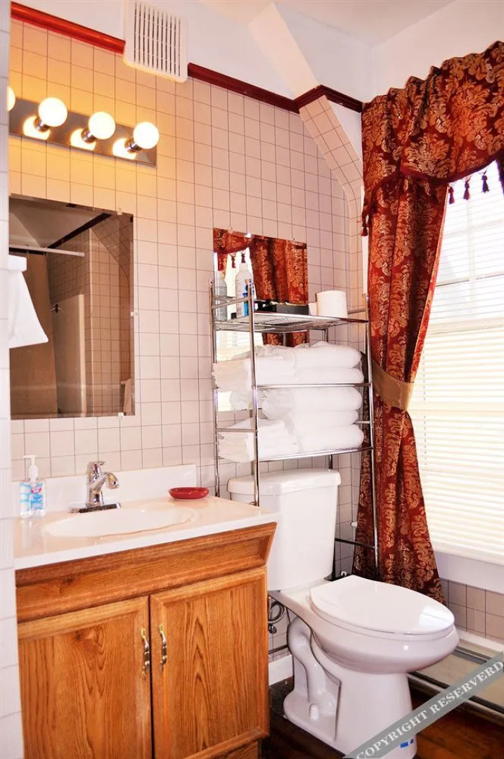 Victorian Inn & Carriage House