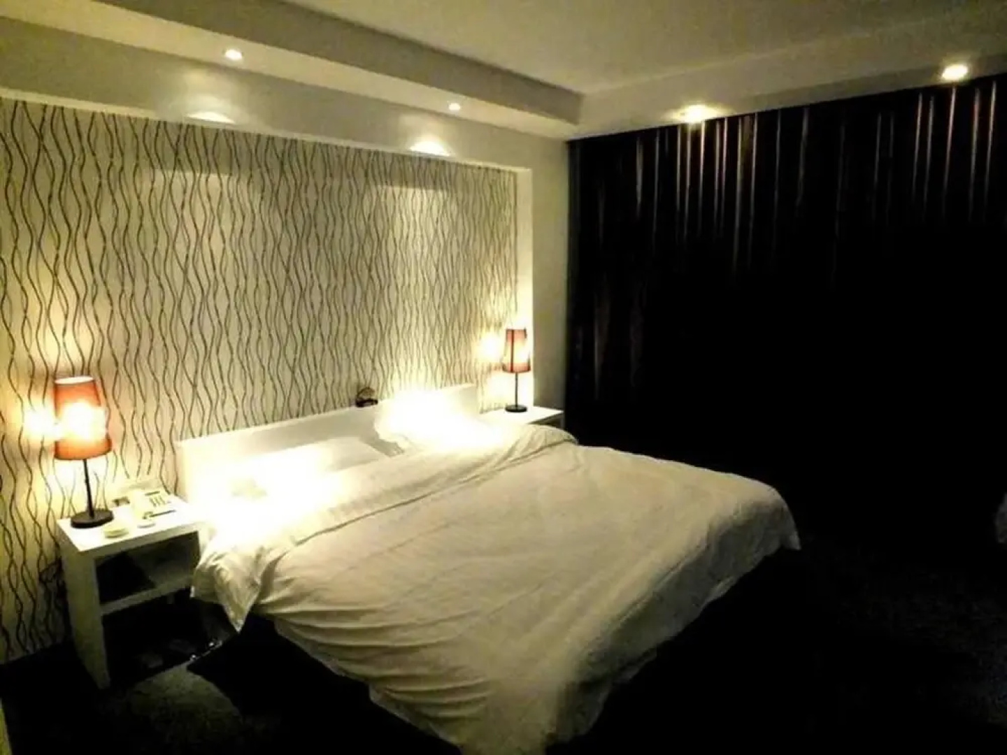 Huadong Hotel