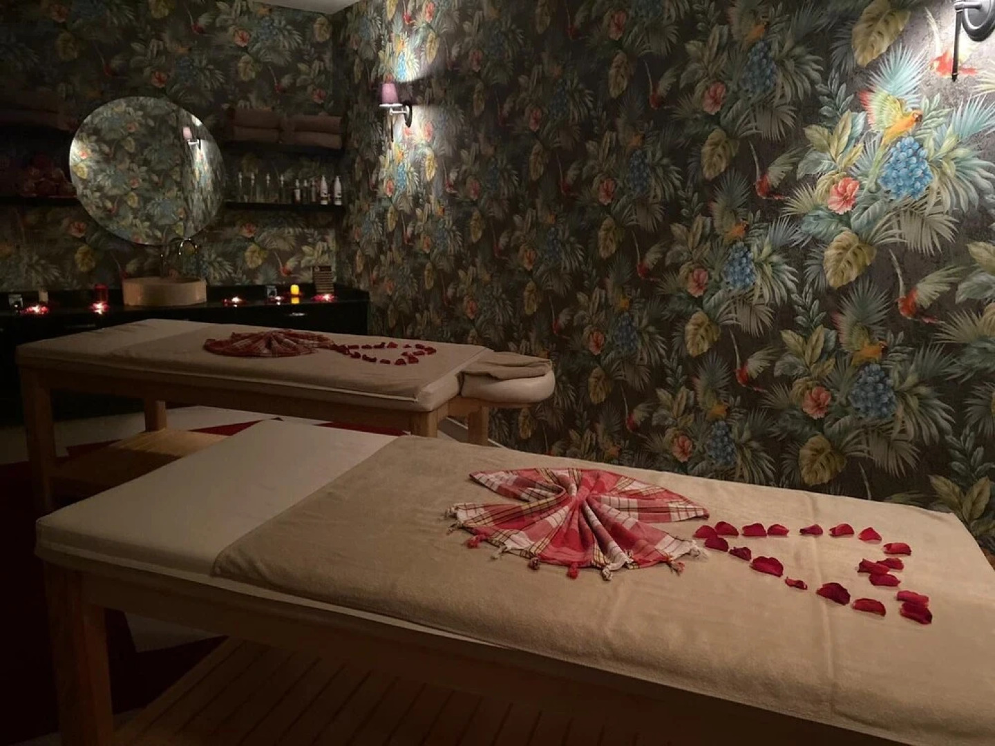 Shimall Deluxe Hotel