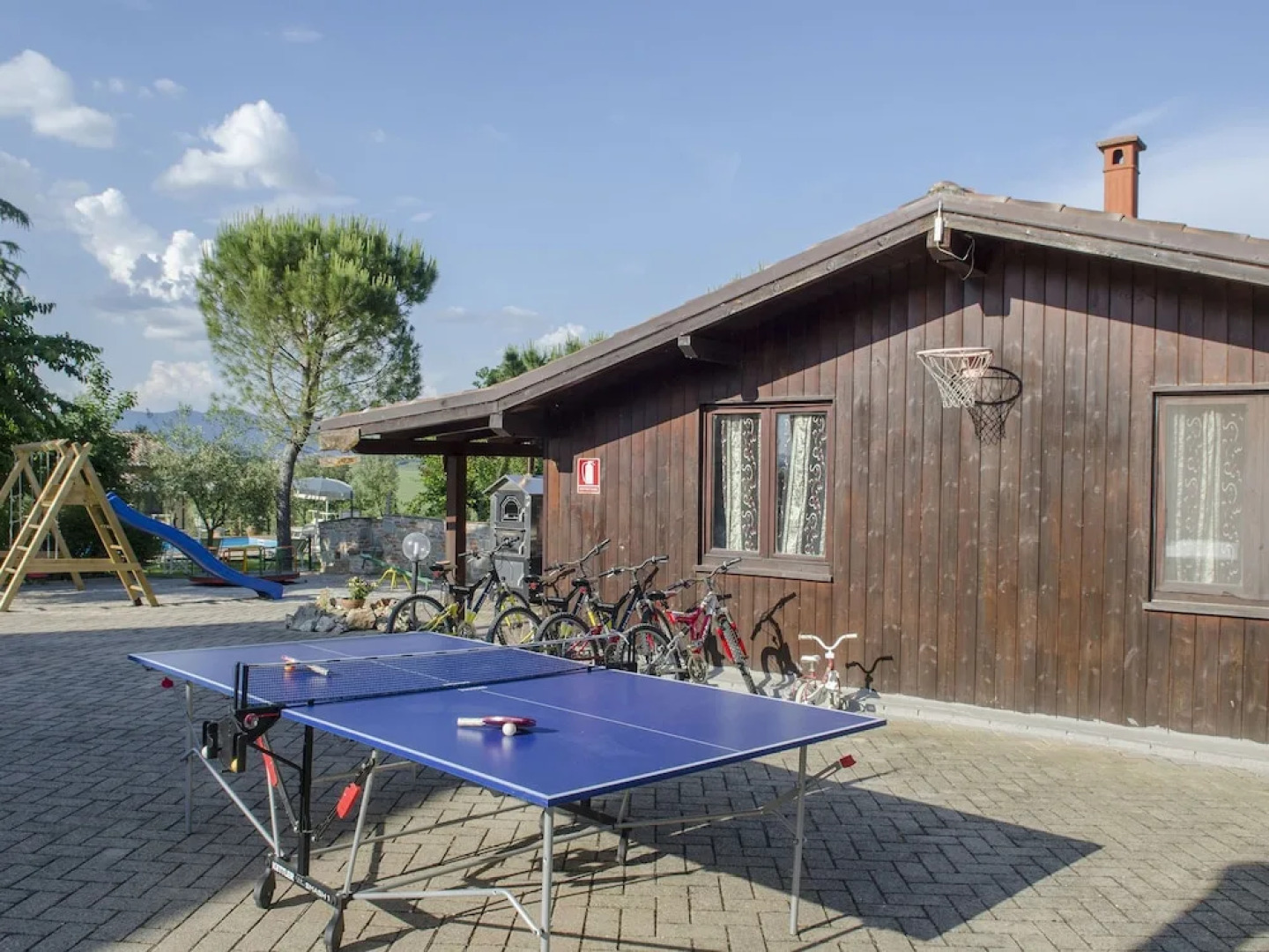 Cozy Holiday Home in Castiglion Fiorentino with Jacuzzi