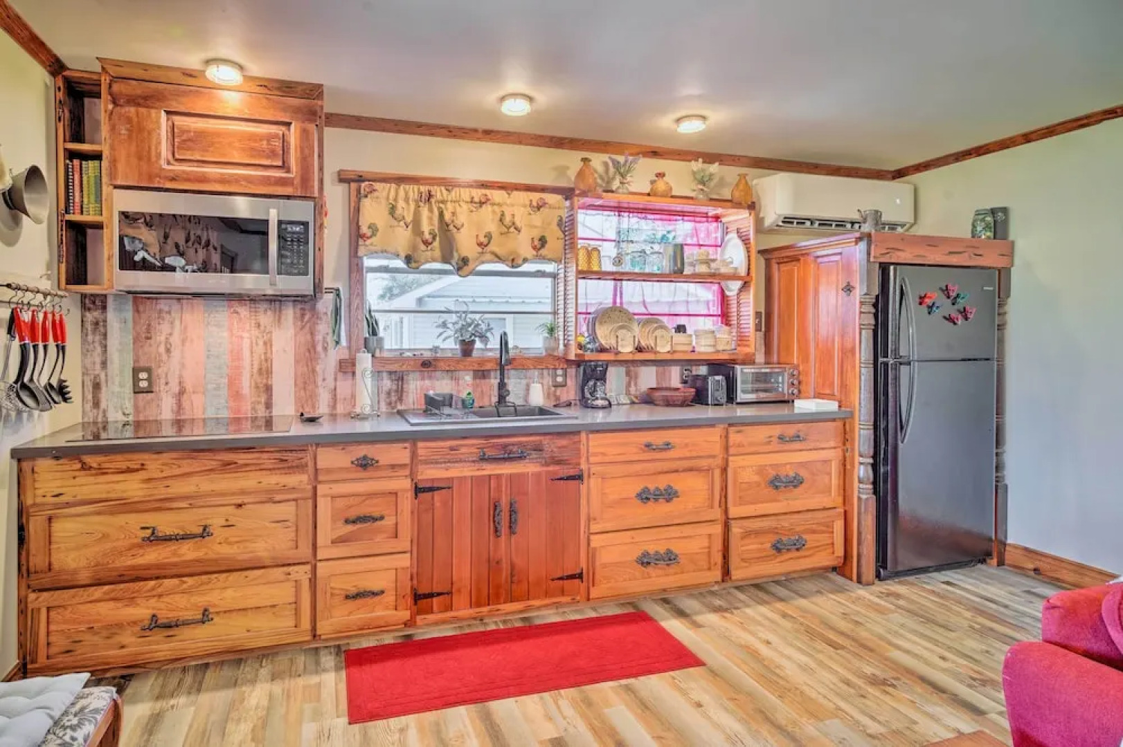 Cozy Lake Charles Studio w/ Golf Course Views