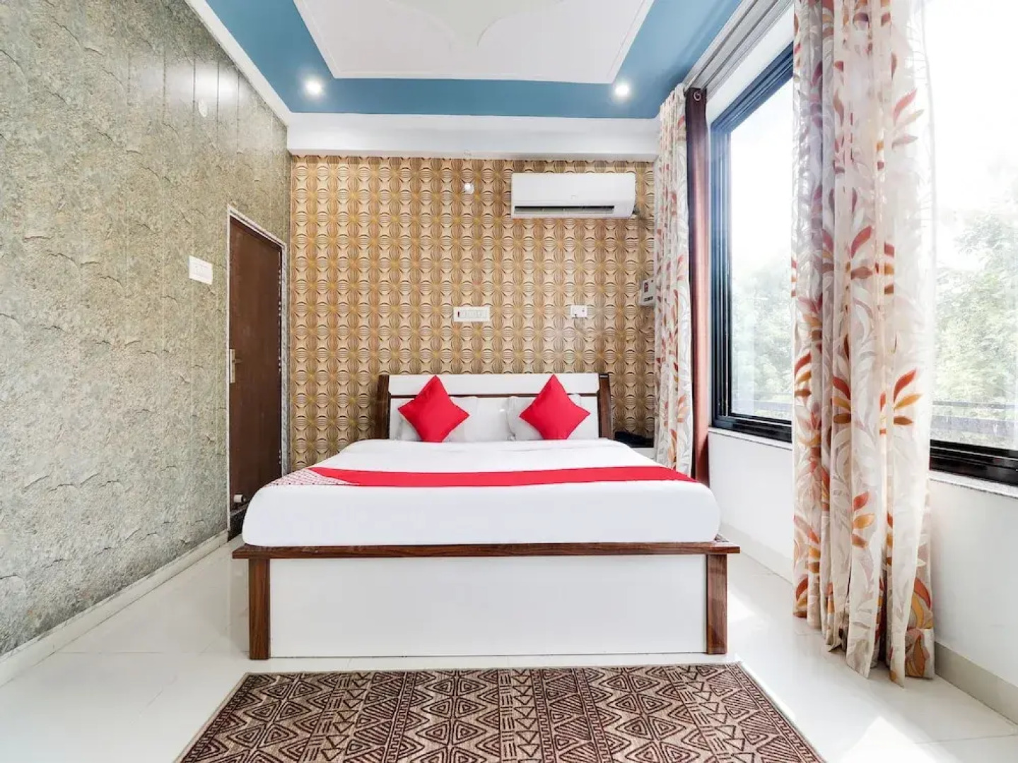 OYO 45399 Hotel Legacy Rbl