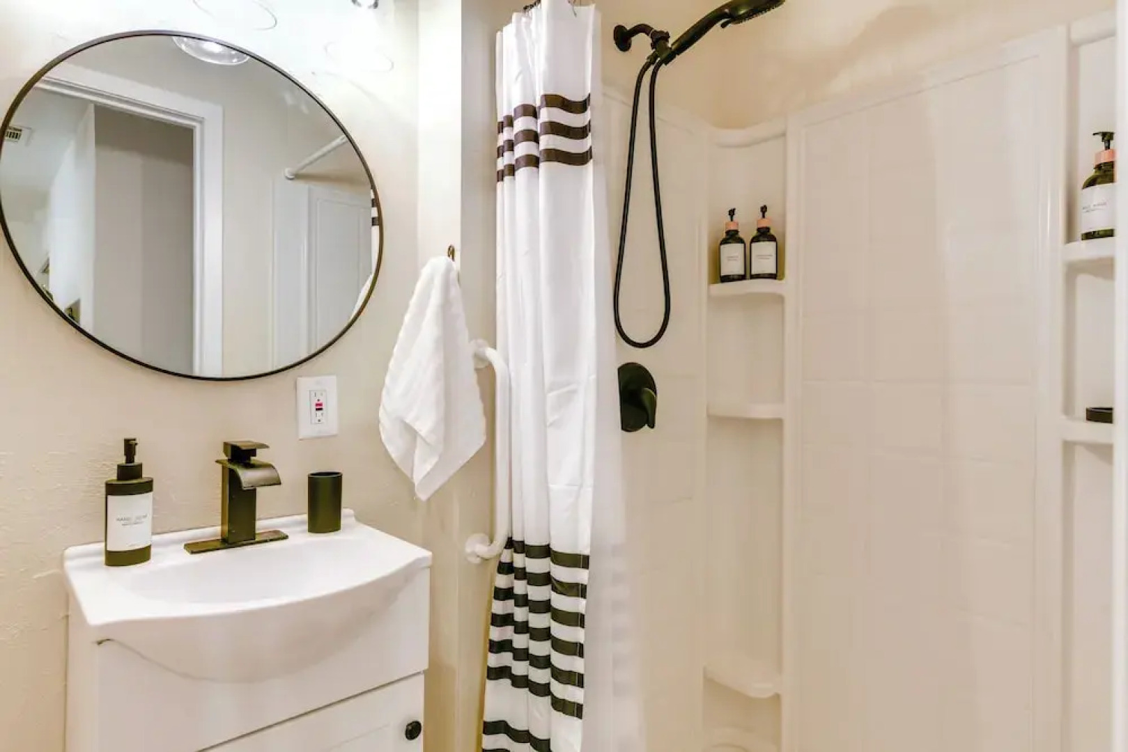 Game Room & Grill: Family Home in Corpus Christi!