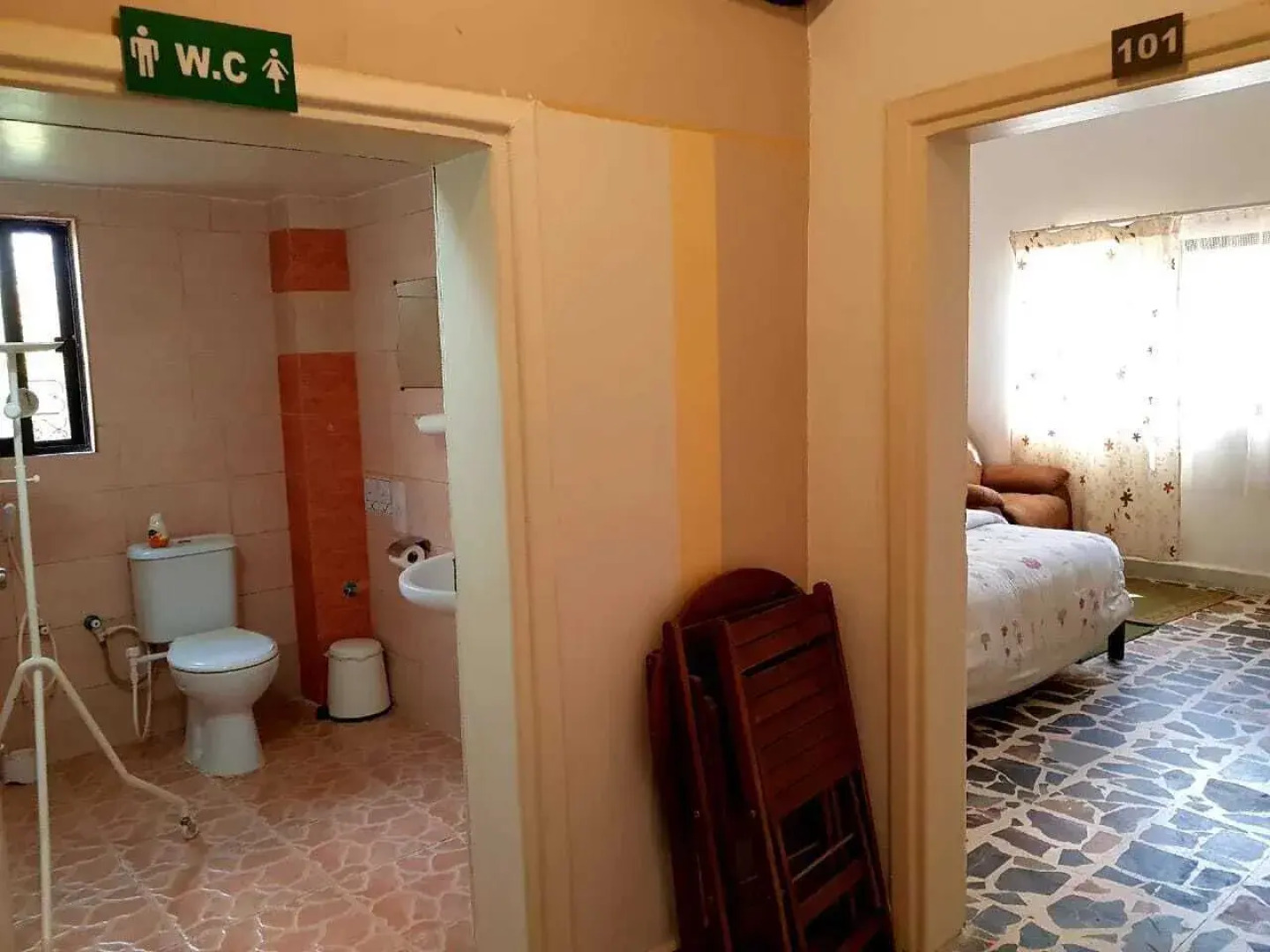 Hadrian's Gate Hotel