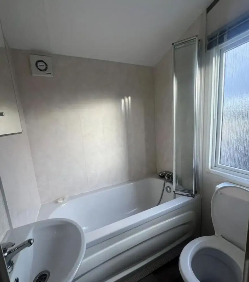 2 bed Platinum-sleeps 6-decking-free Parking