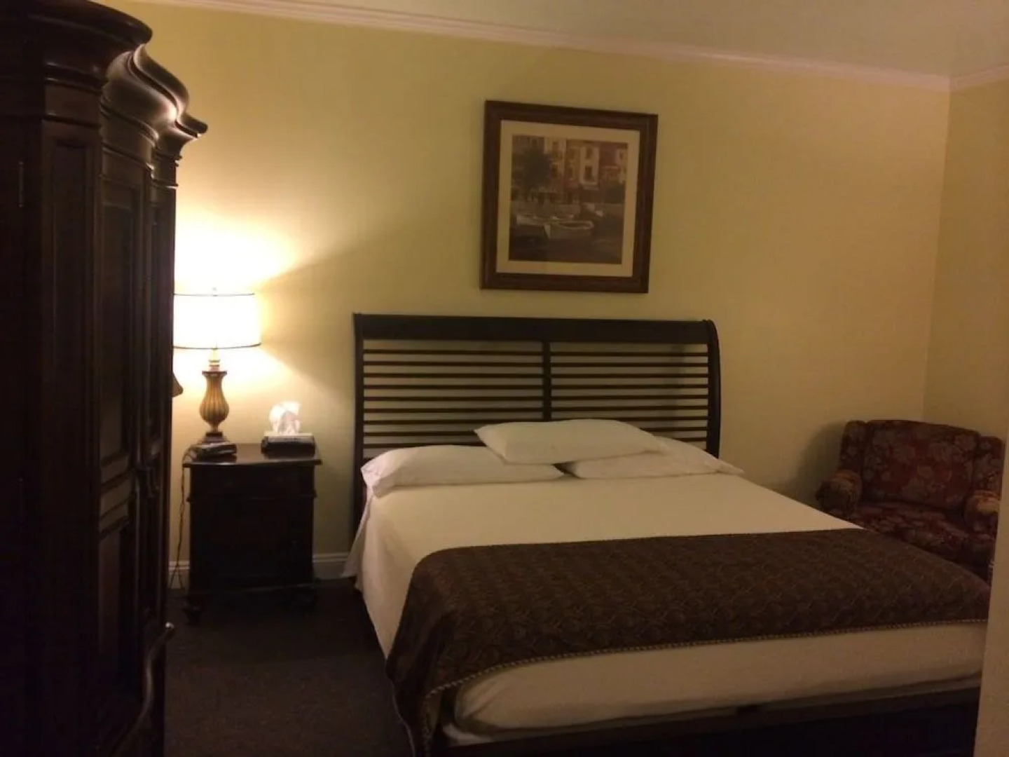 The City Hotel Bar & Grill