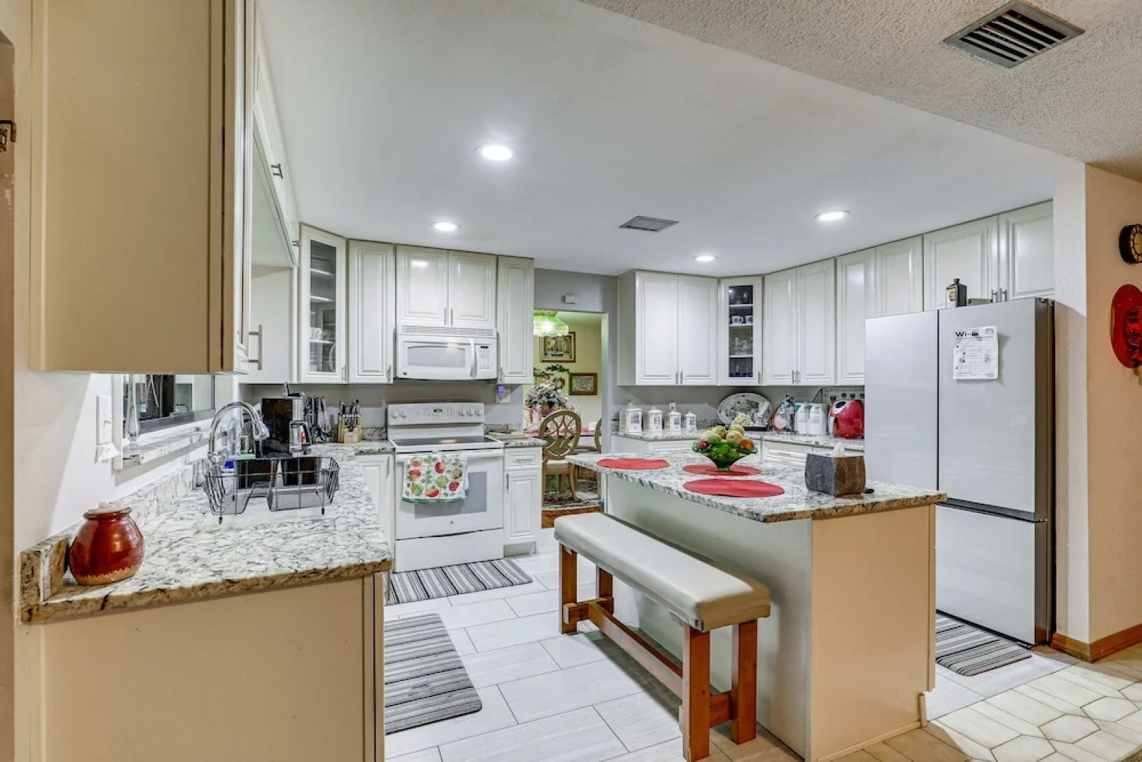 Spacious Brandon Home: 10 Mi to Downtown Tampa!