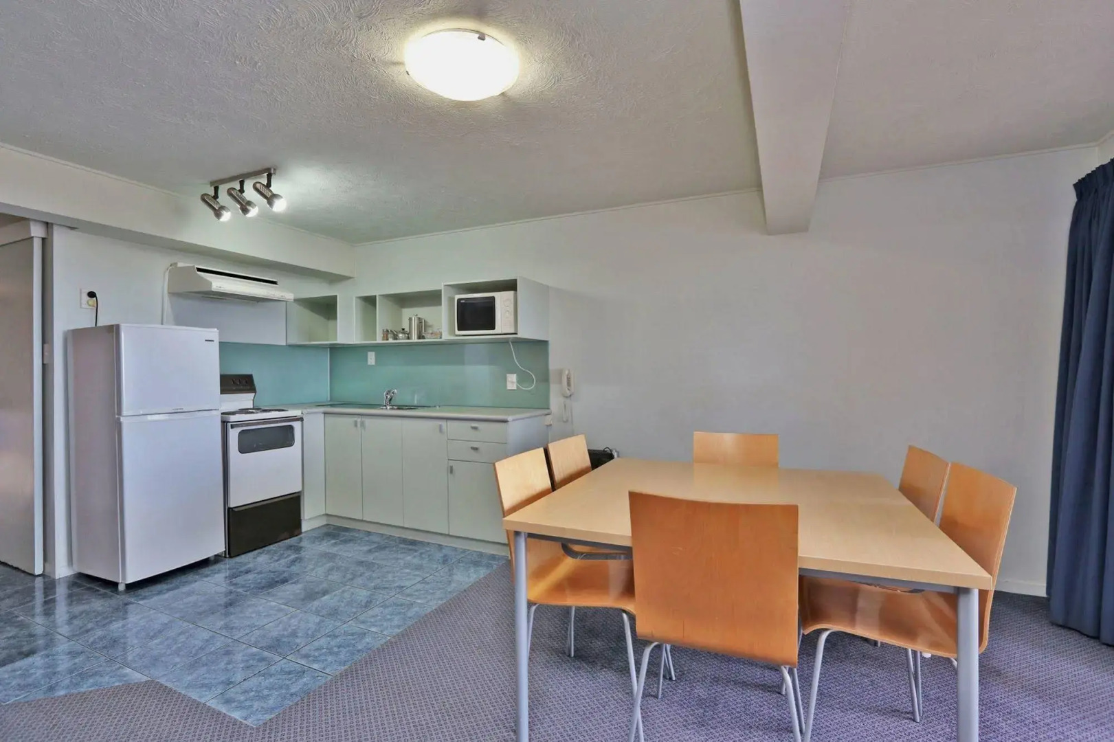 Edgewater Motor Lodge