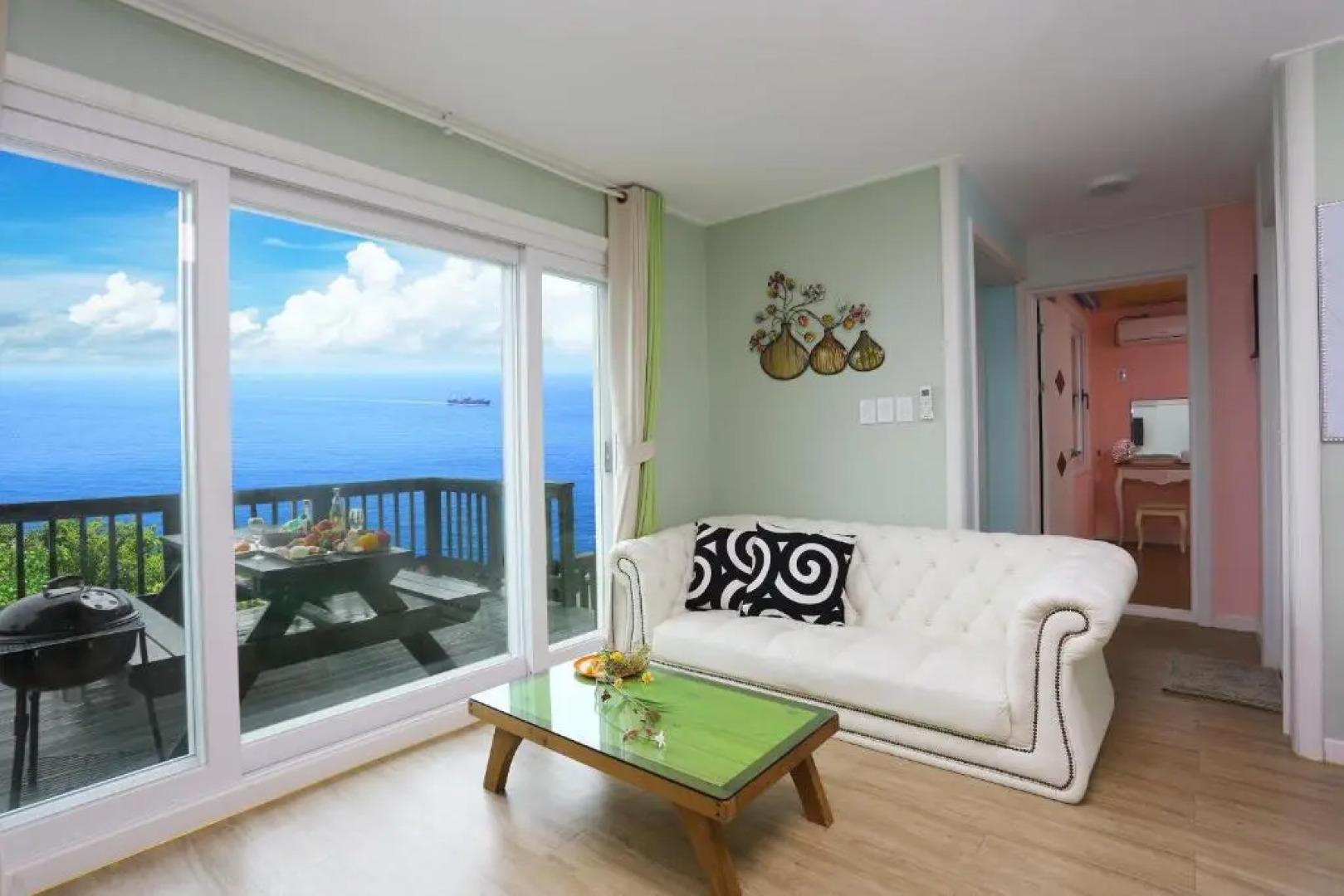 Namhae Montmartre Pension