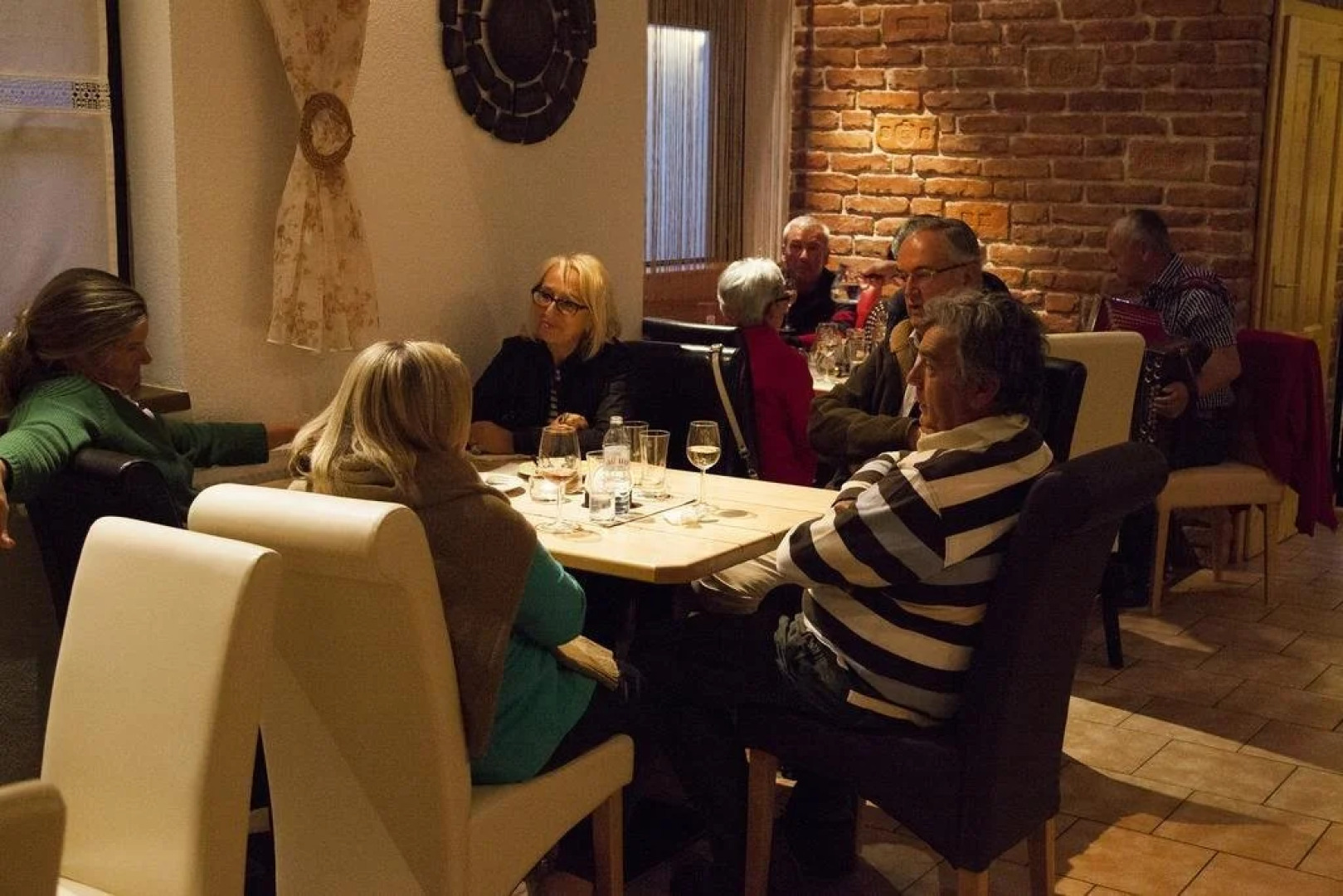 Apetloner - heurigerpensionboehm