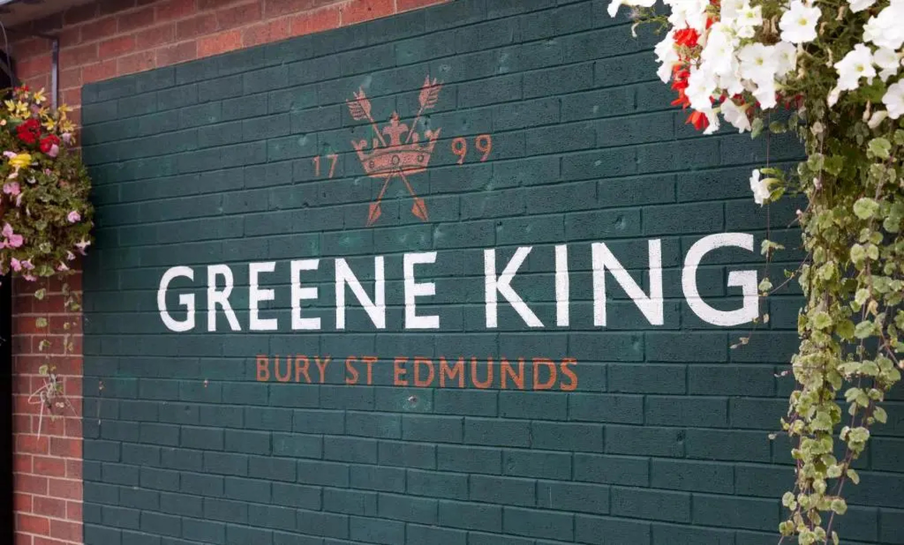 The Longshoot Hotel by Greene King Inns