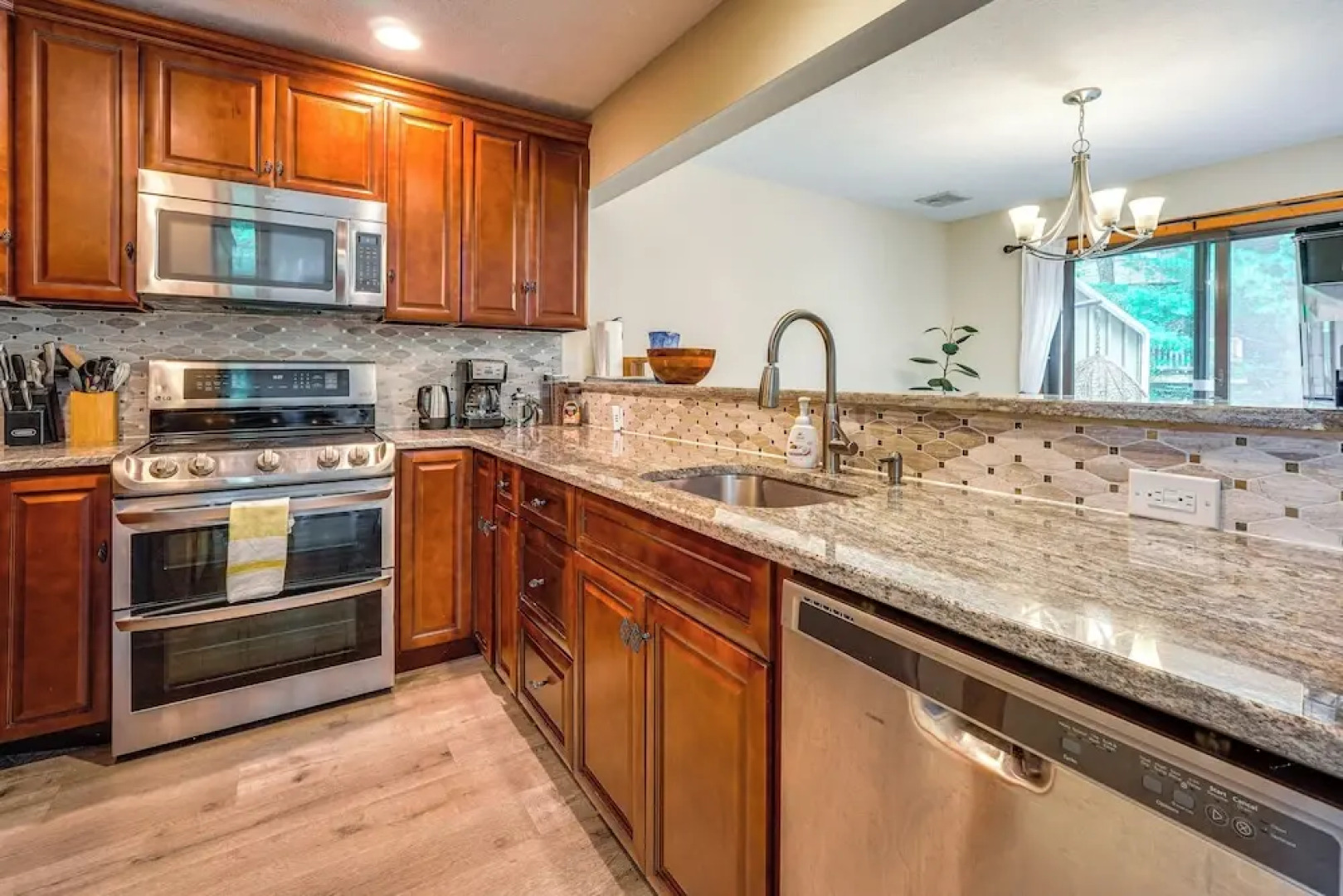 Tannersville Resort Home w/ Deck & Gas Grill!