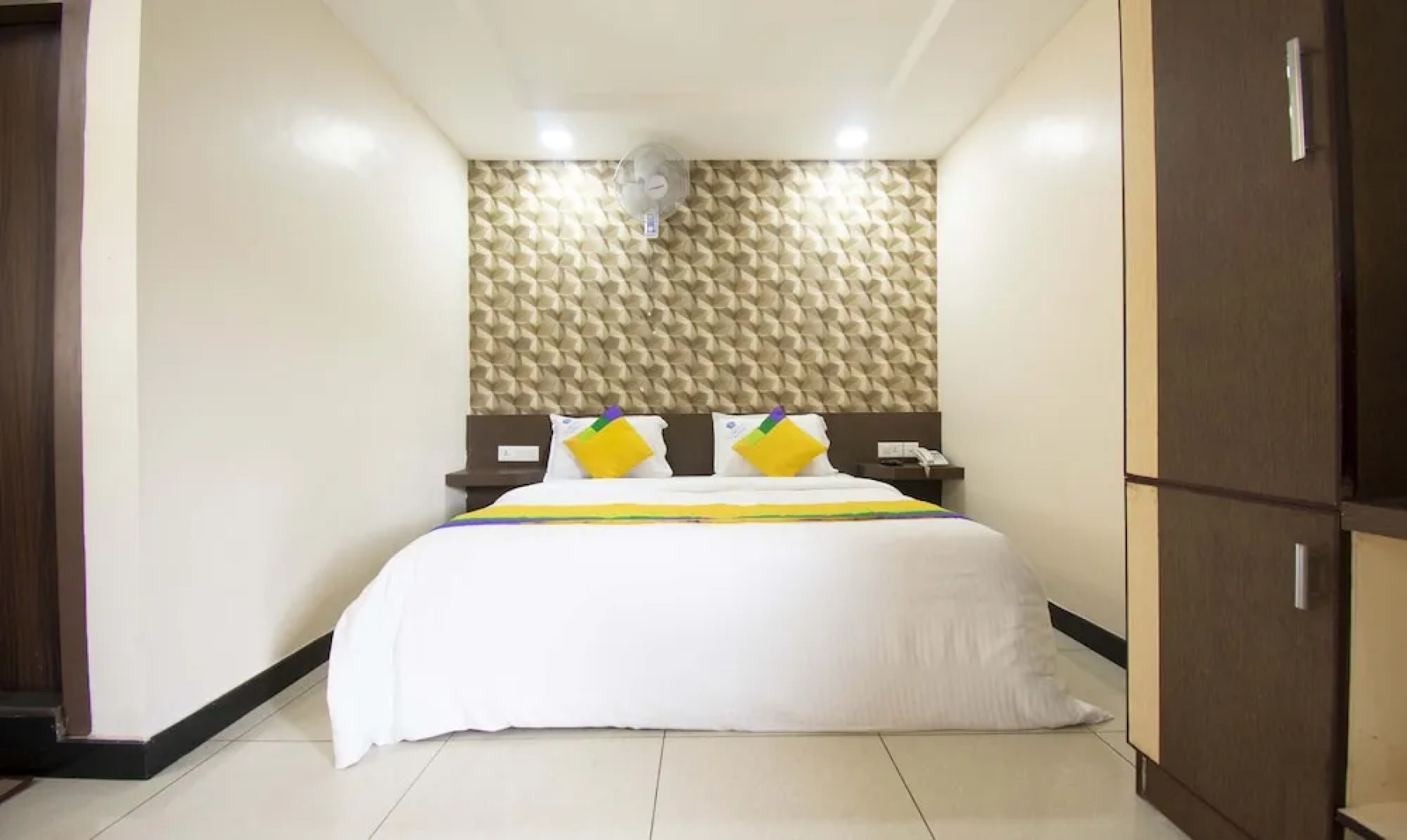 Treebo Trip Lumino Rainbow