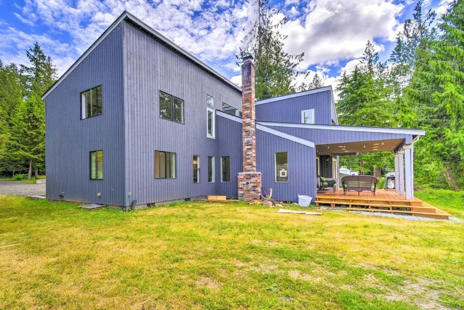 Stunning Hood Canal Getaway w/ Private Deck!
