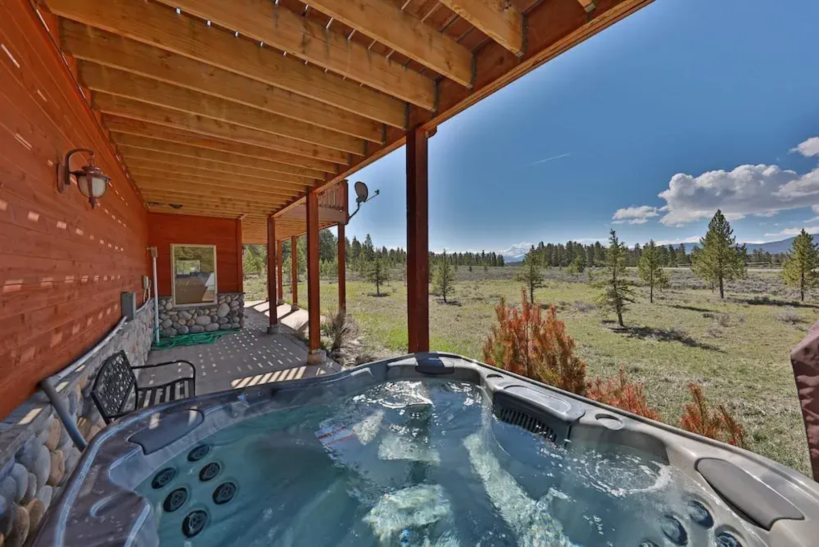 Mountain Peak 4 Bedroom Home by RedAwning