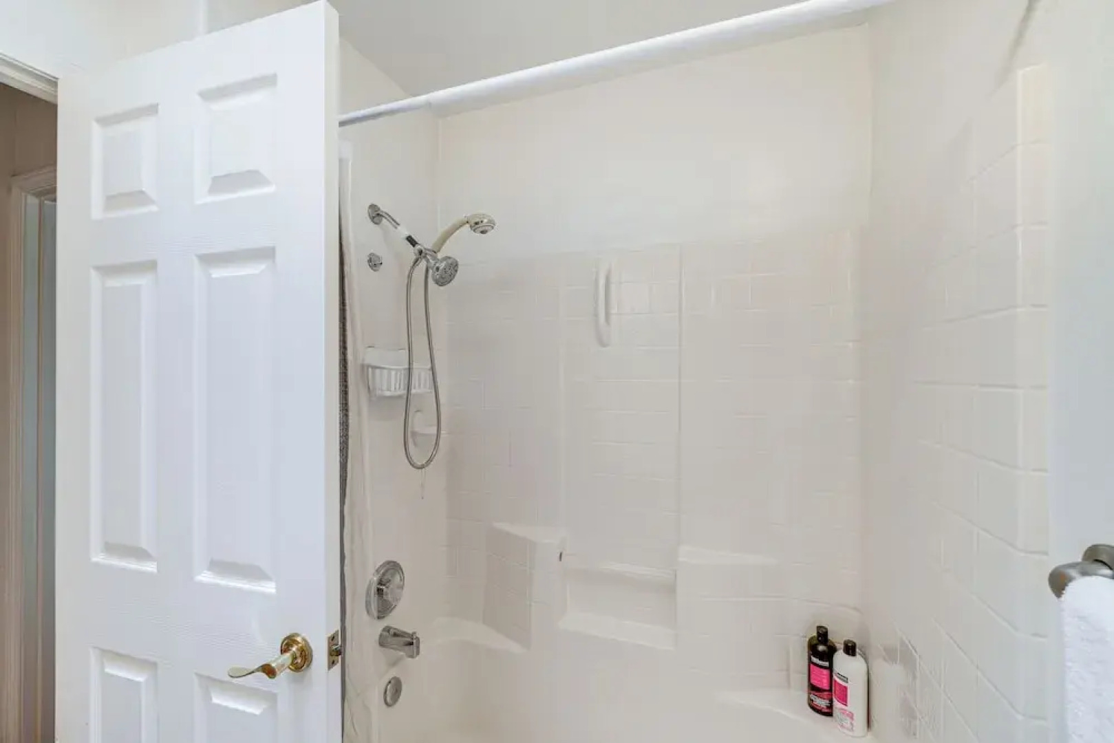 Fun-filled Backyard: Bakersfield Family Haven!