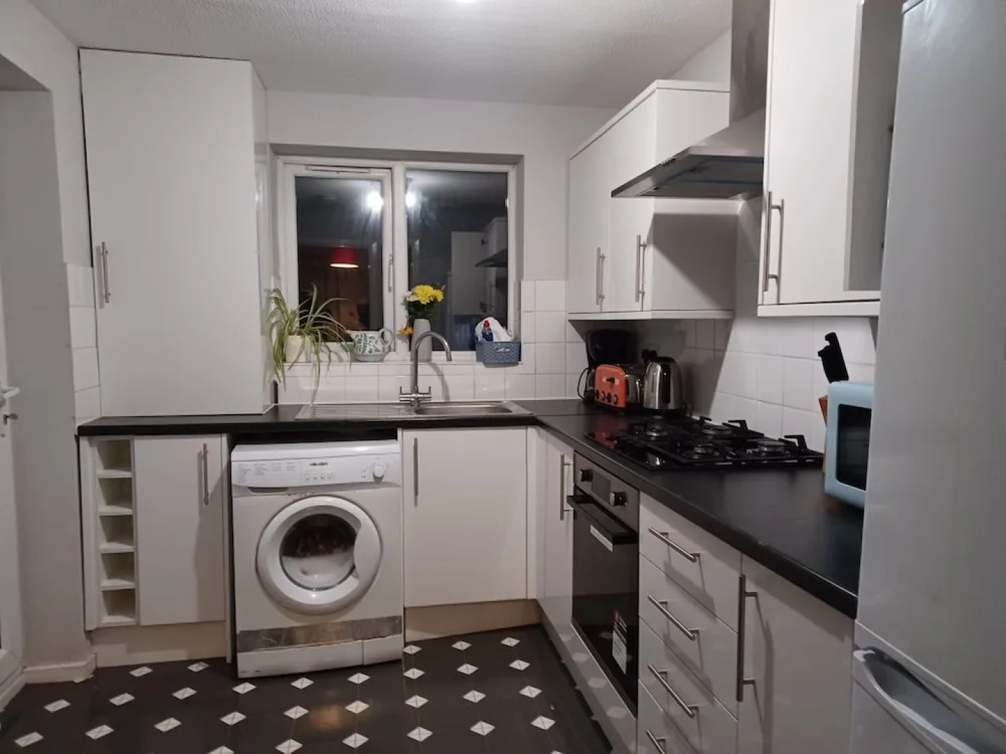 Huku Kwetu - Fieldfare Green