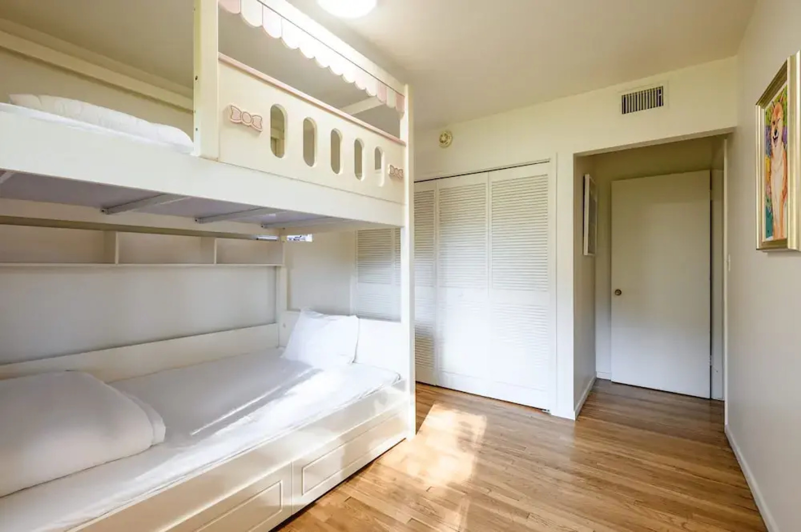 Perfect Family Home With Fireplace Spacious Yard