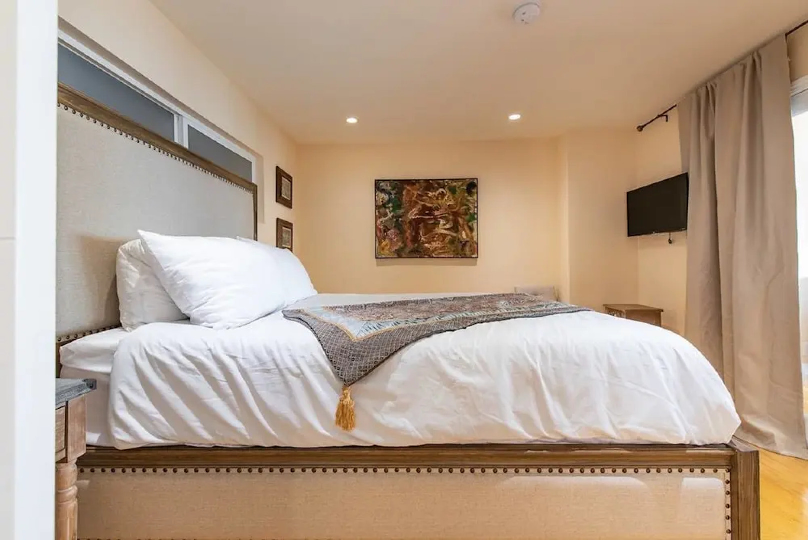 Oceanfront Malibu Beach House 1 bdr 4 Sleeps