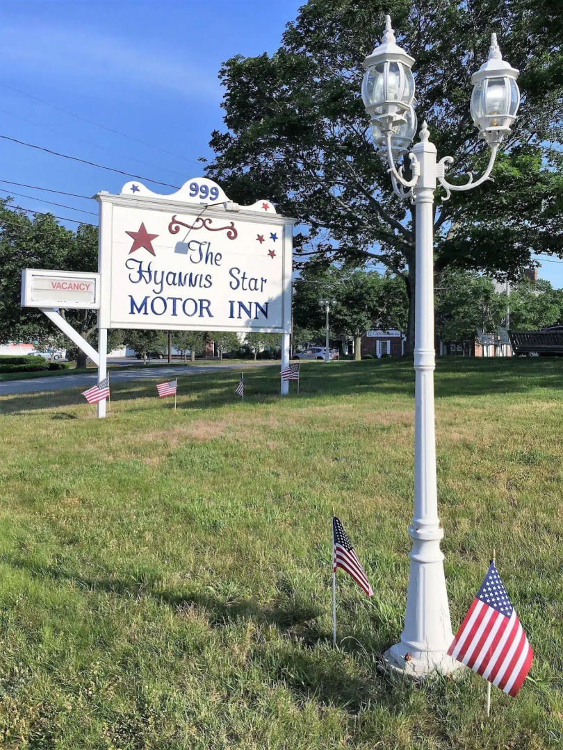 The Hyannis Star Motor Inn
