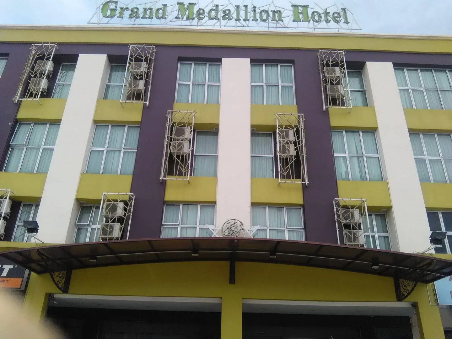 Grand Medallion Hotel
